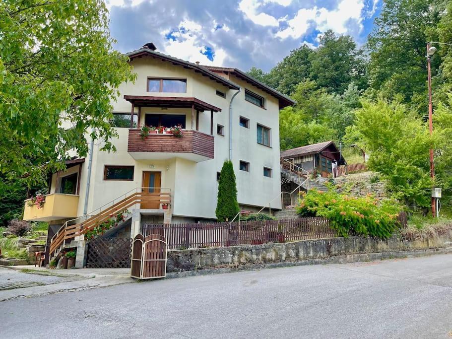 Sun House Triavna Exterior foto